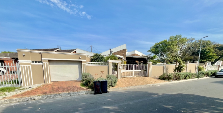 4 Bedroom Property for Sale in Mandalay Western Cape